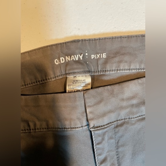 Old Navy Regular Pixie Pants - Picture 2 of 5